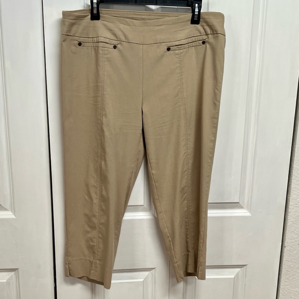 Zac & Rachel Beige Pull on Capris Size 14